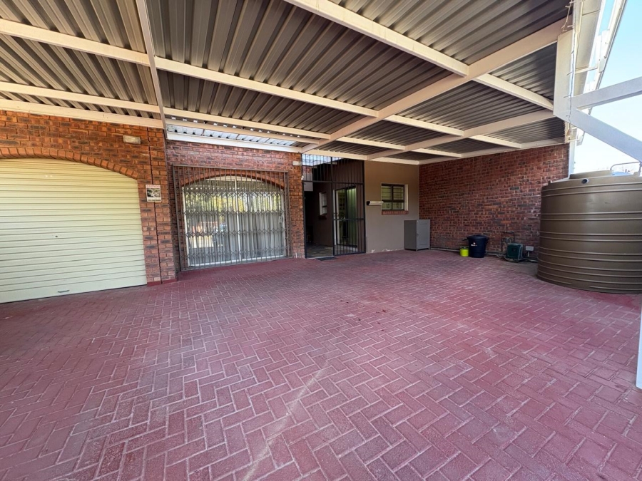 3 Bedroom Property for Sale in Seemeeupark Free State